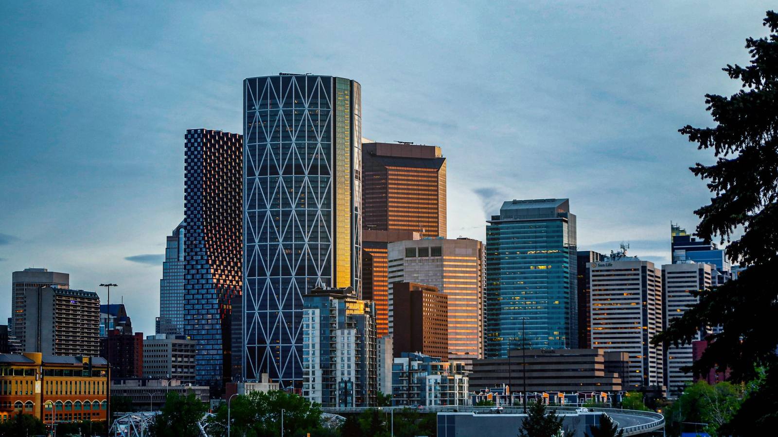 The Calgary, Alberta skyline with its skyscrapers at dusk.